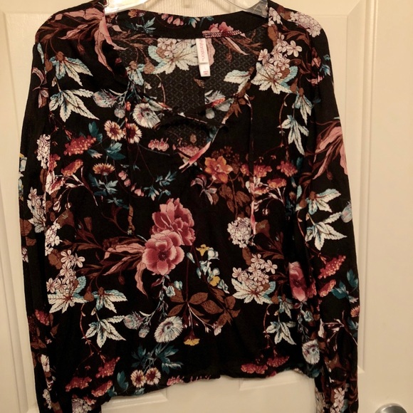 Long sleeve floral lace up front shirt - Picture 2 of 4